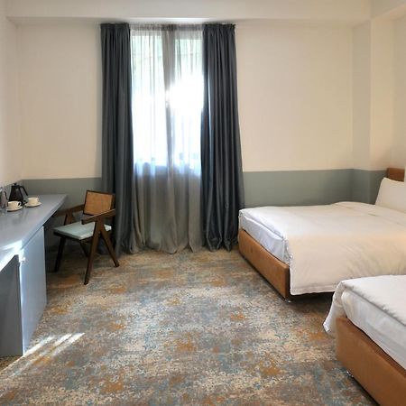 Castor & Pollux Hotel Тбилиси Екстериор снимка
