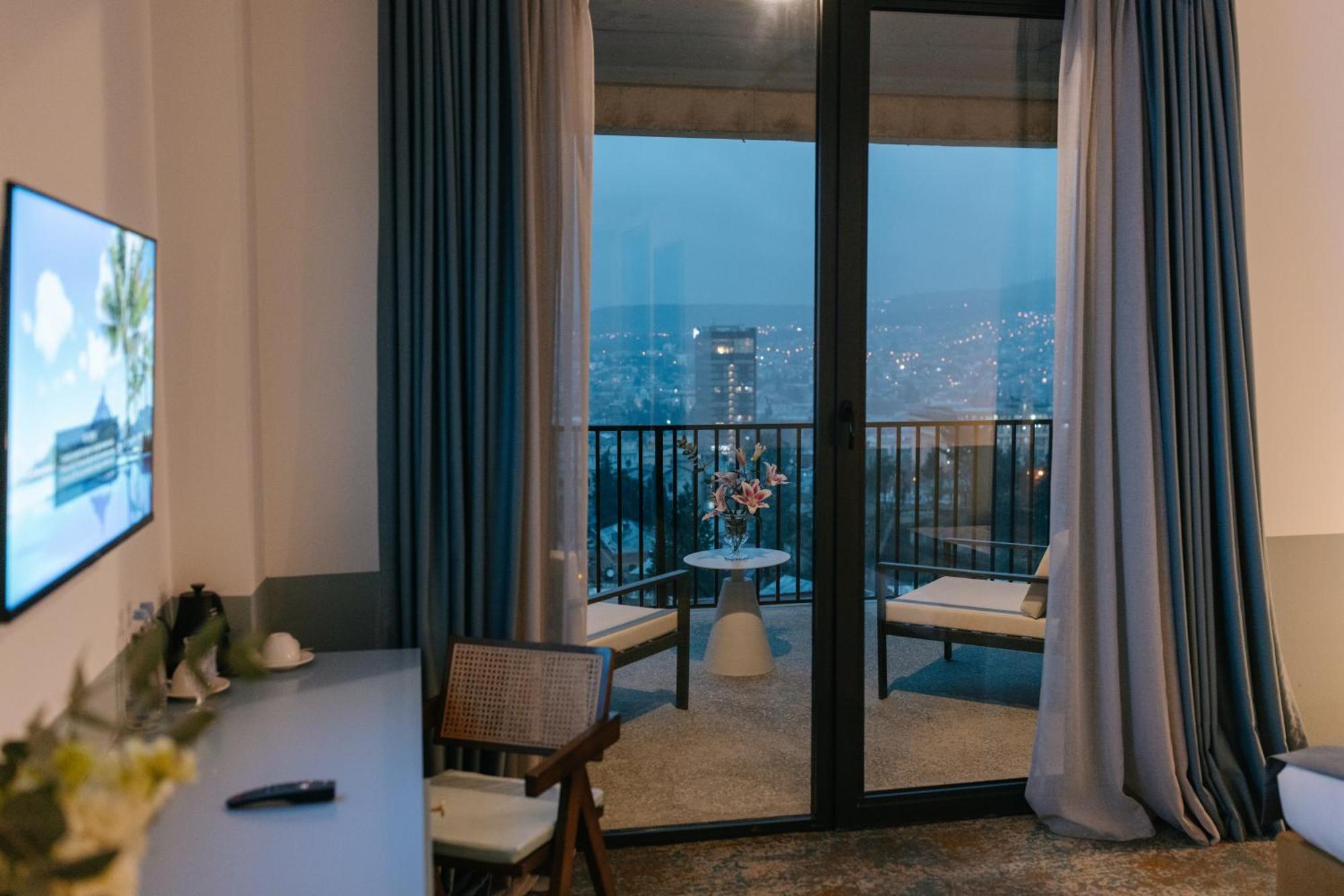 Castor & Pollux Hotel Тбилиси Екстериор снимка