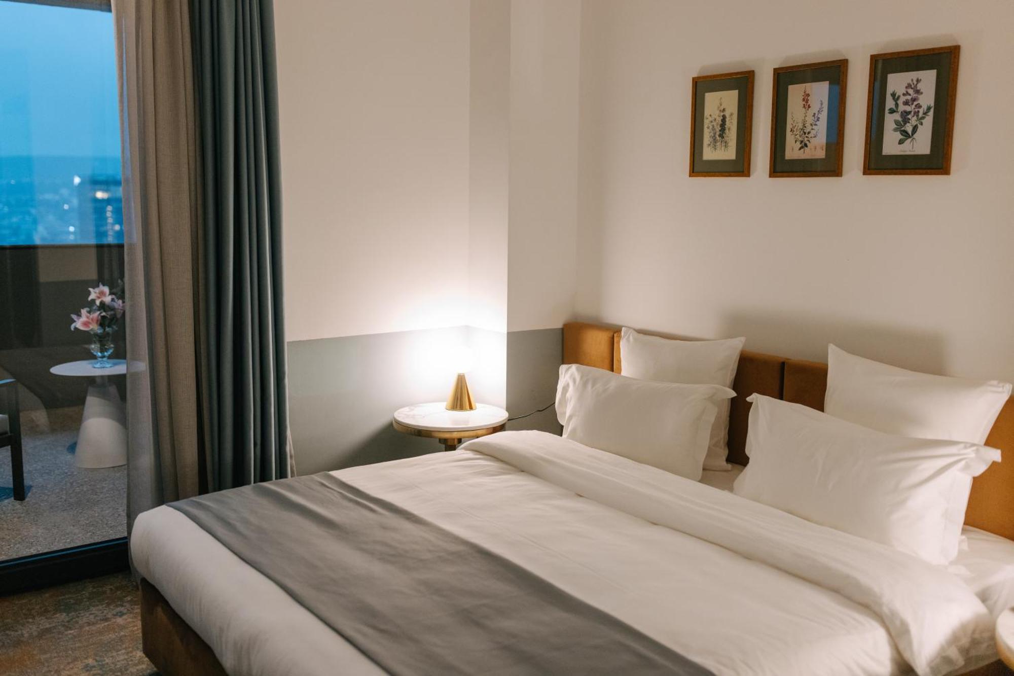 Castor & Pollux Hotel Тбилиси Екстериор снимка