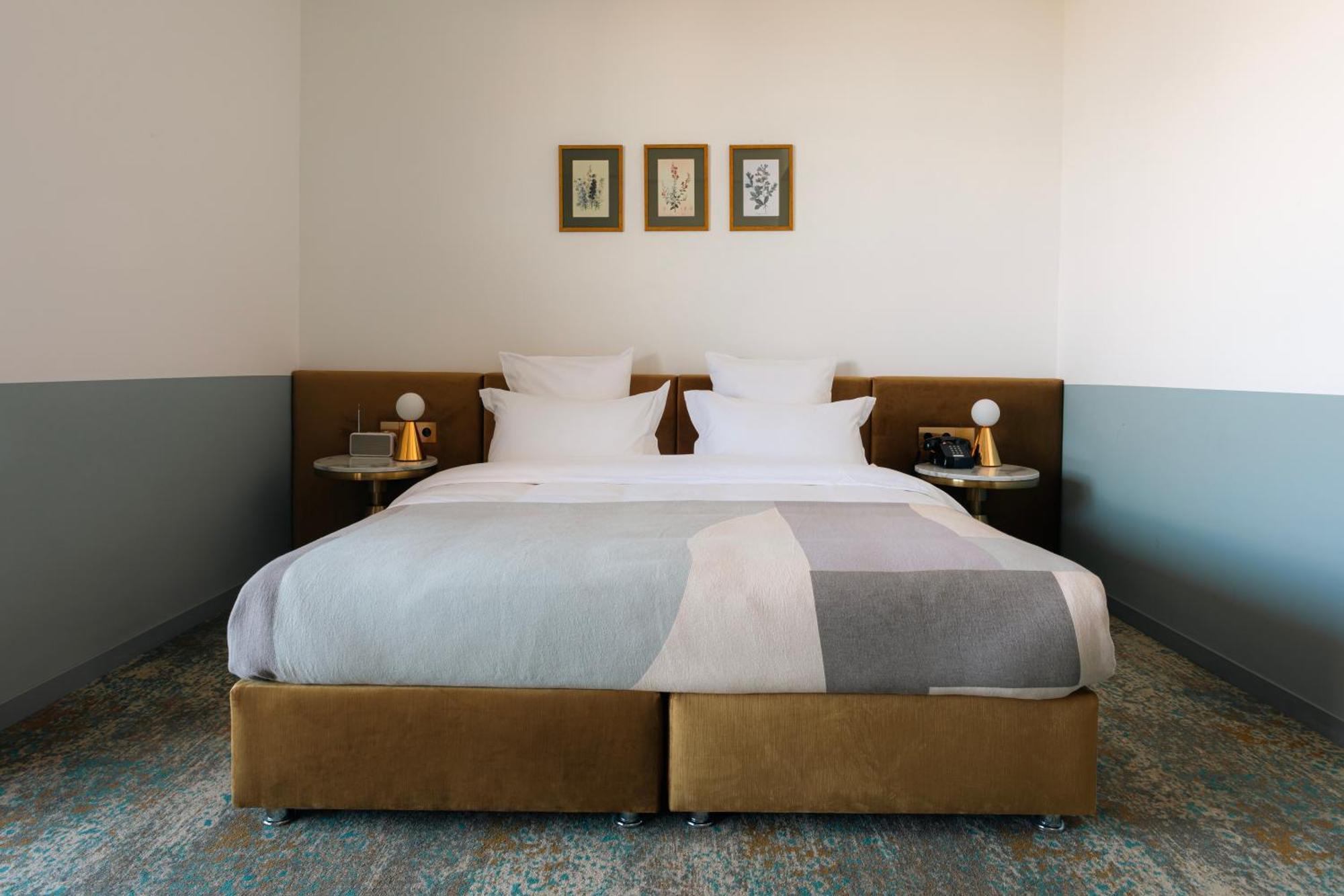 Castor & Pollux Hotel Тбилиси Екстериор снимка