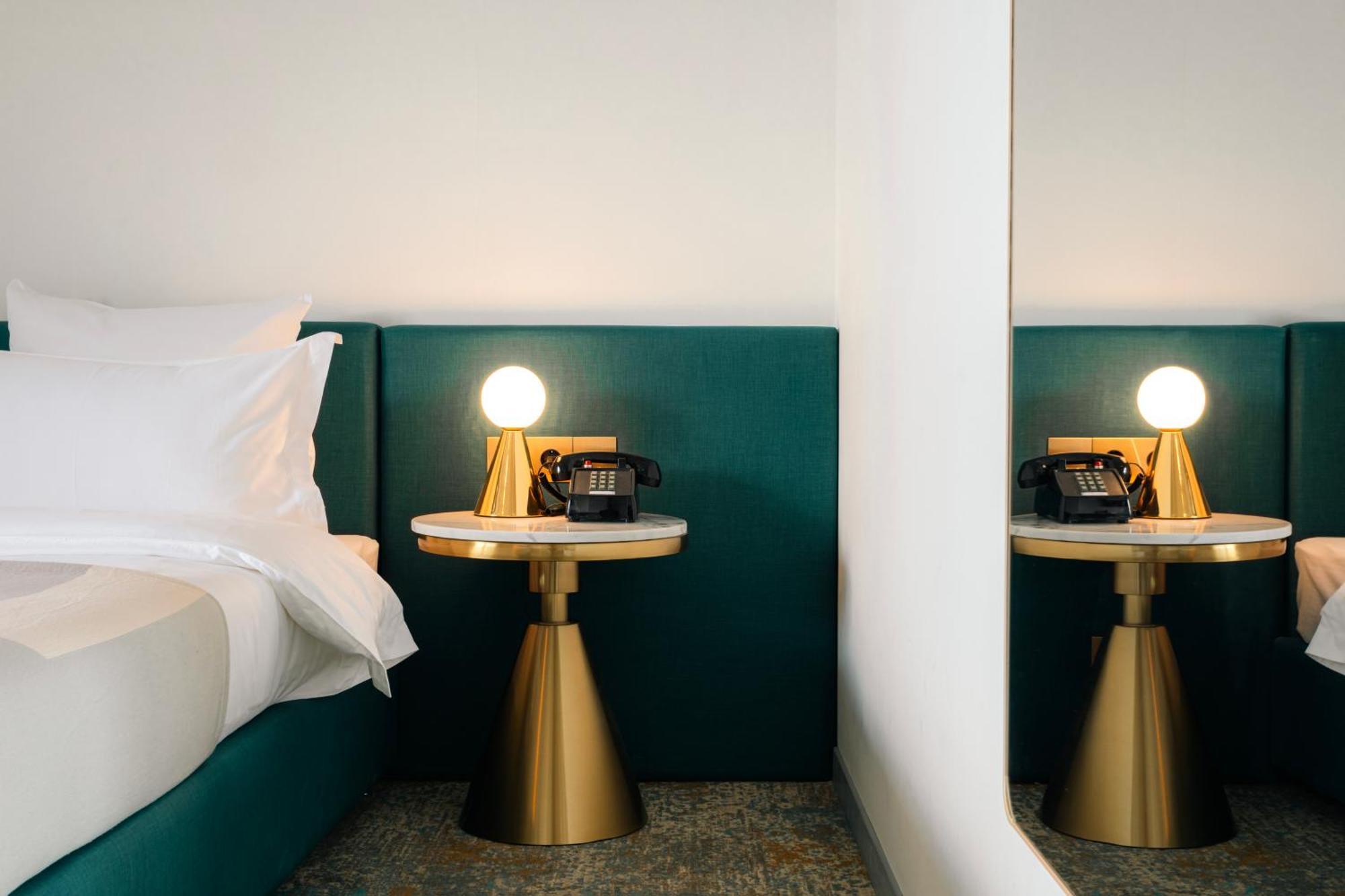 Castor & Pollux Hotel Тбилиси Екстериор снимка