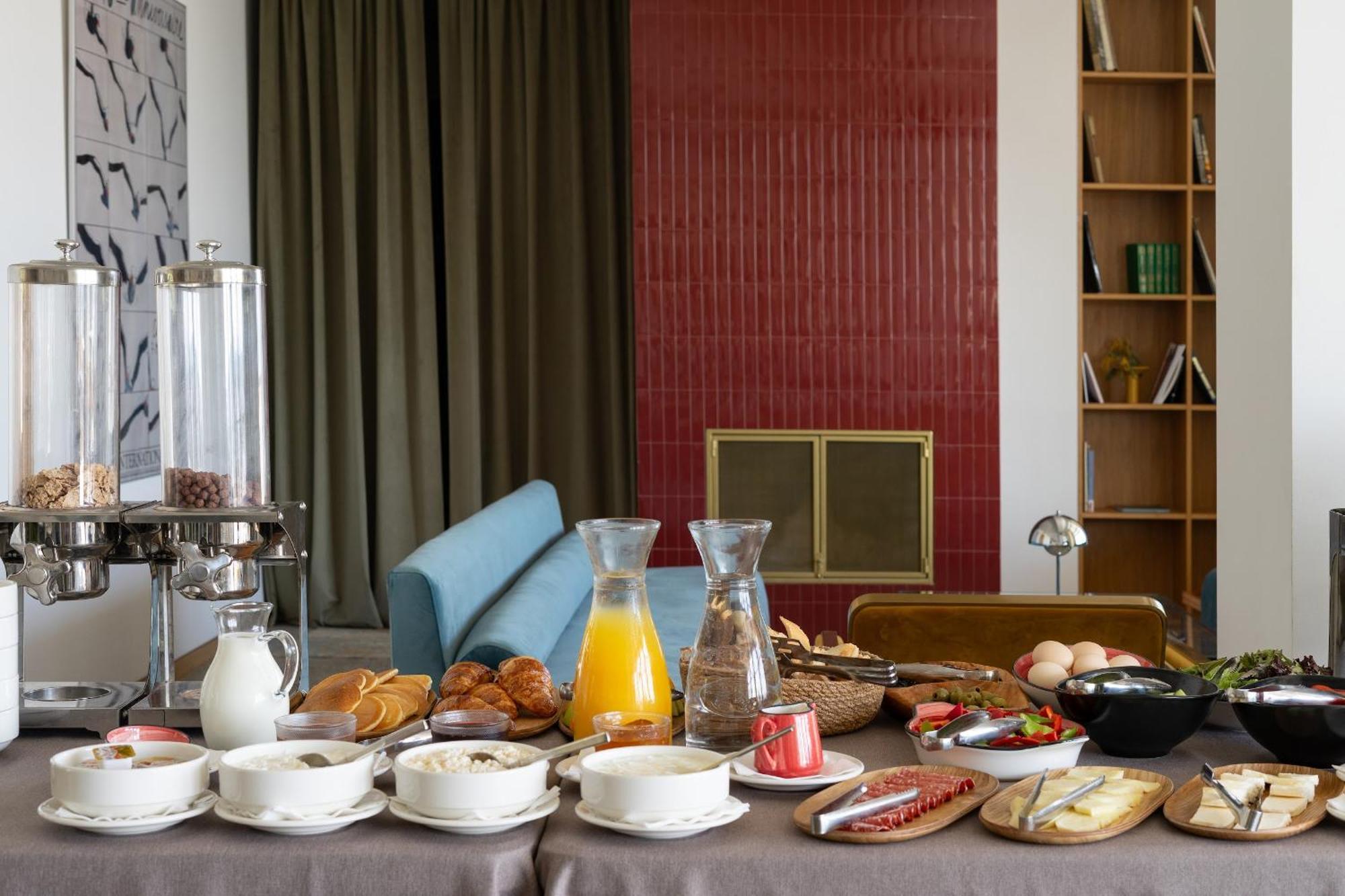Castor & Pollux Hotel Тбилиси Екстериор снимка