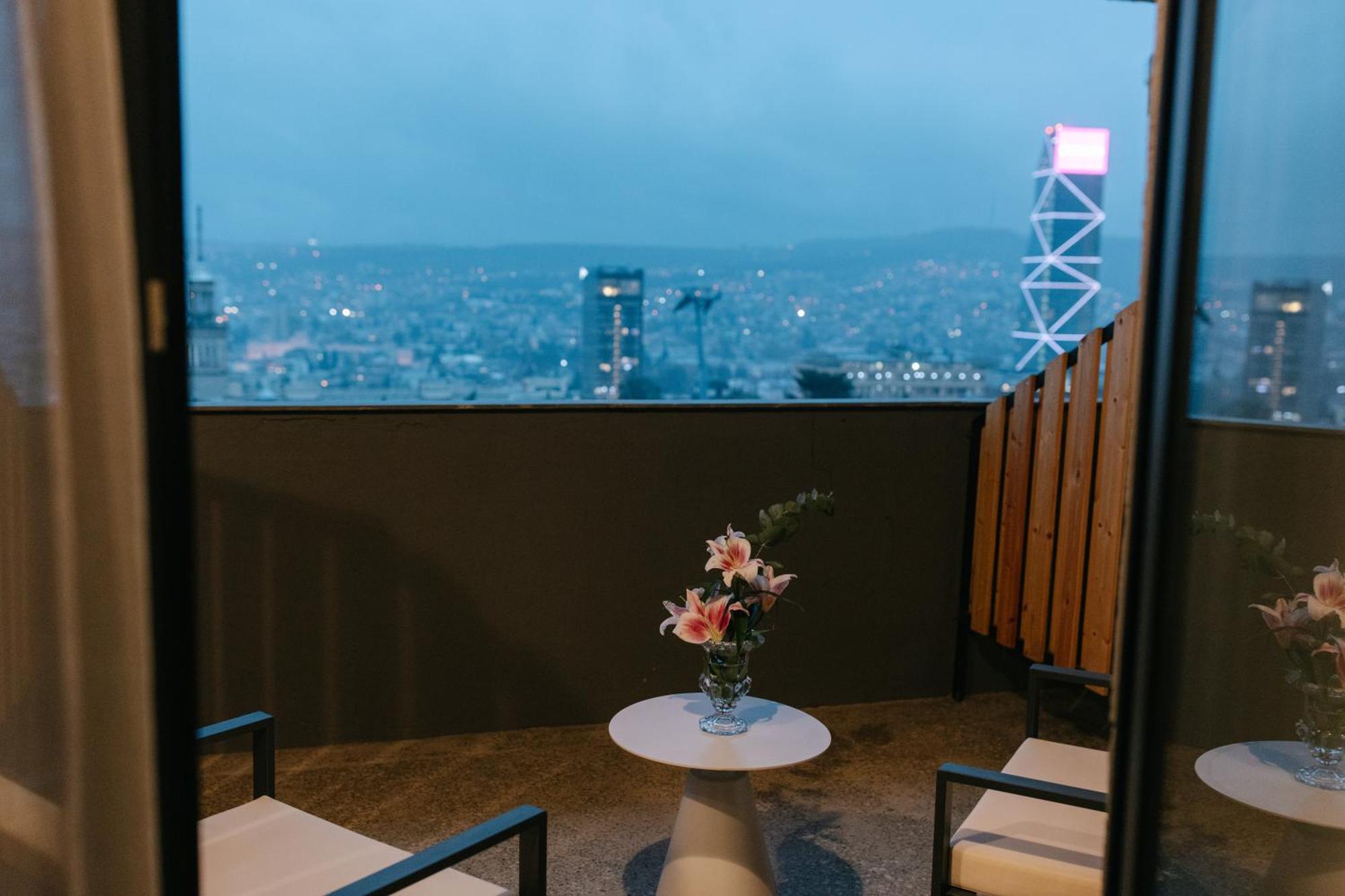 Castor & Pollux Hotel Тбилиси Екстериор снимка
