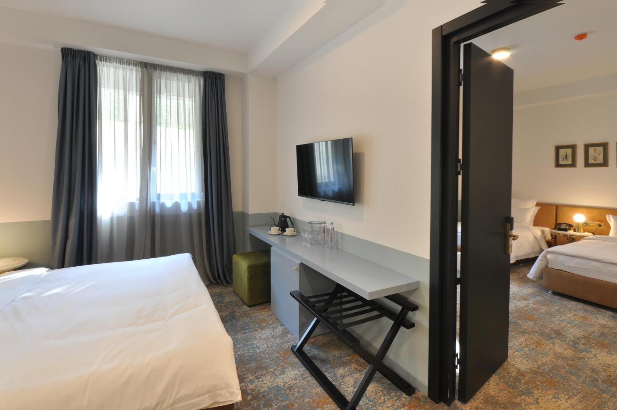 Castor & Pollux Hotel Тбилиси Екстериор снимка