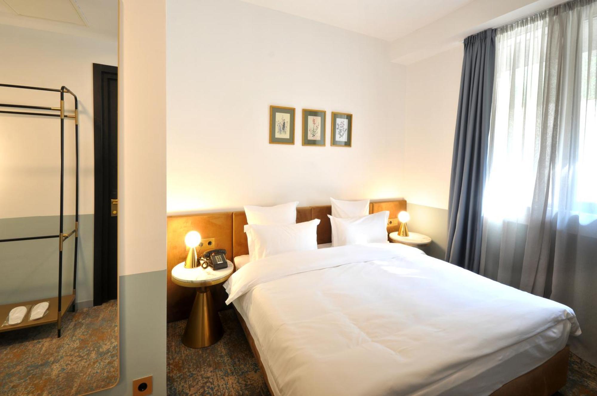 Castor & Pollux Hotel Тбилиси Екстериор снимка